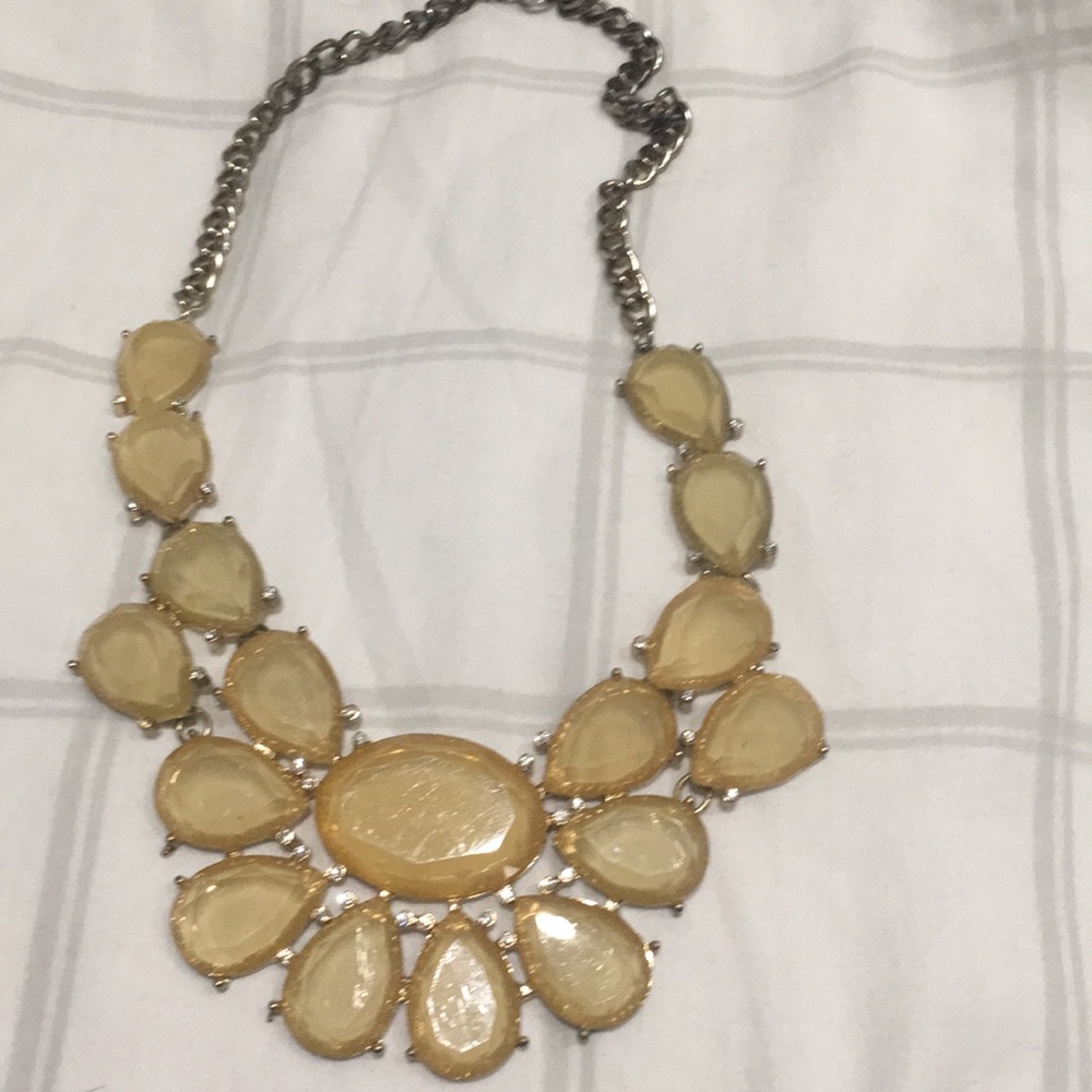 🌸 3/13 bundle sale- Statement piece